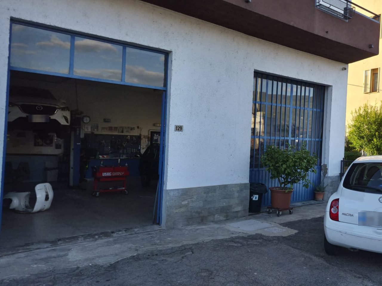 Ingresso dell'Autocarrozzeria Pancini Walter al civico 129